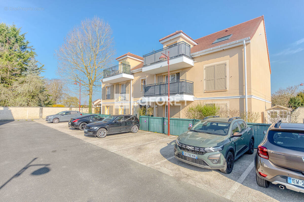 Appartement à CHEVRY-COSSIGNY