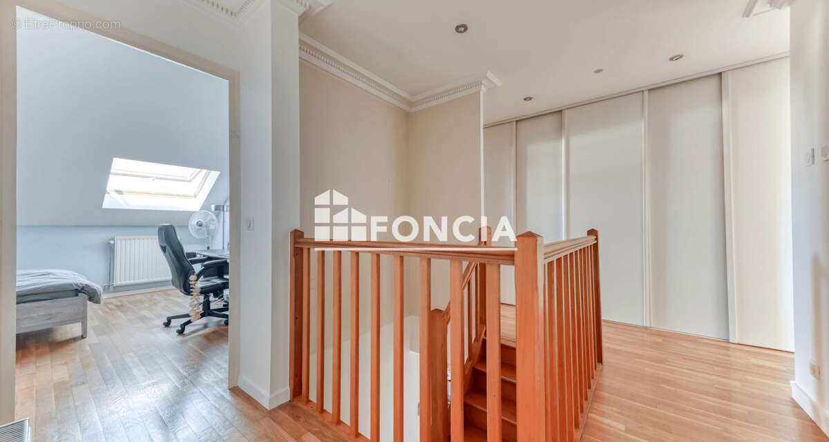 Villeurbanne gratte-ciel – duplex 147m² – dernier étage – terrasse & vue dégagée - photo 12