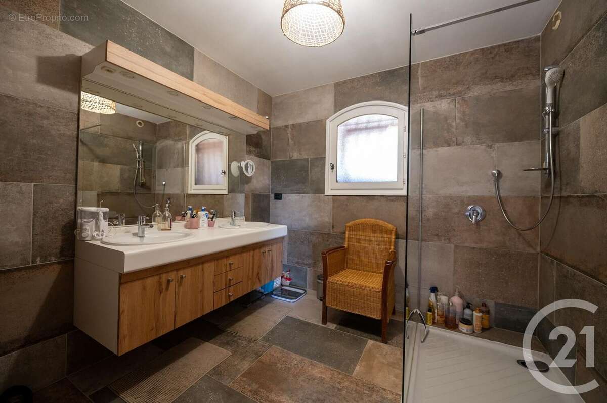 Maison à BORMES-LES-MIMOSAS