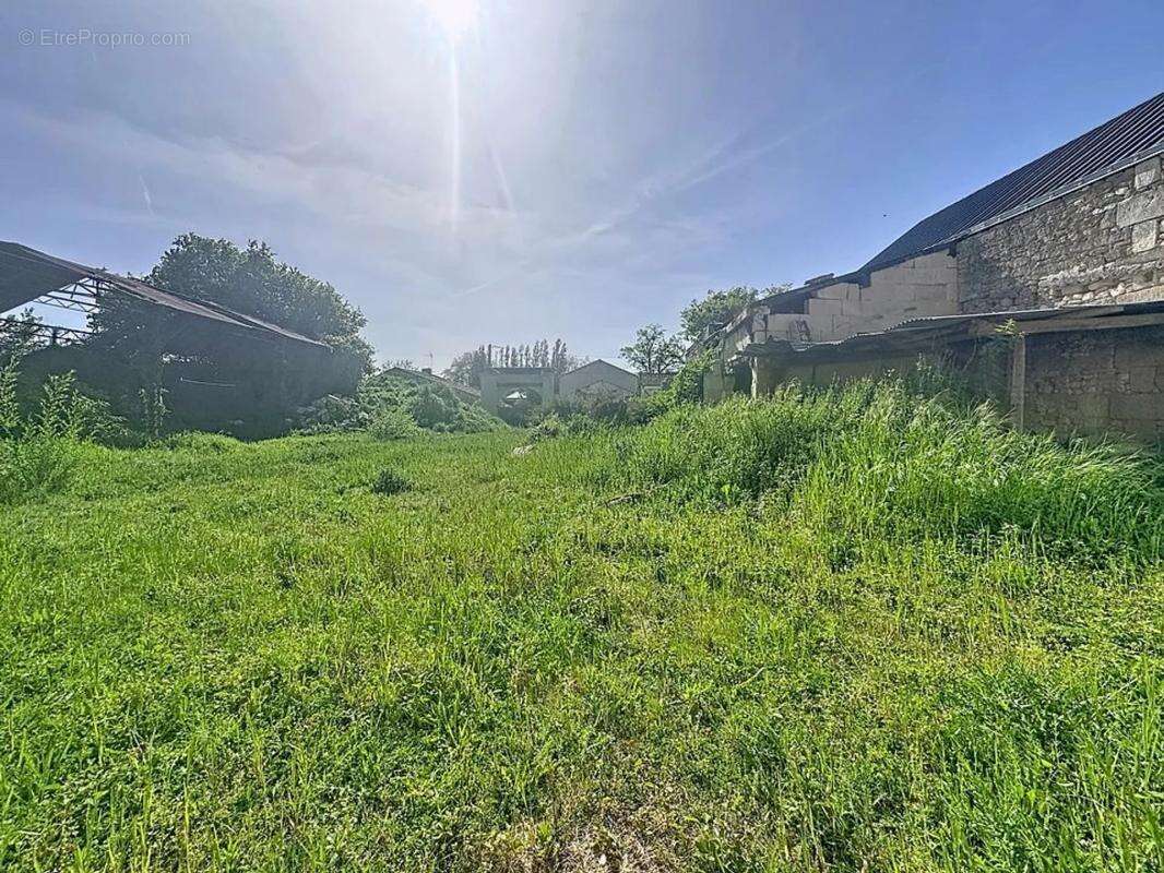 Maison à SAINT-MACAIRE-DU-BOIS