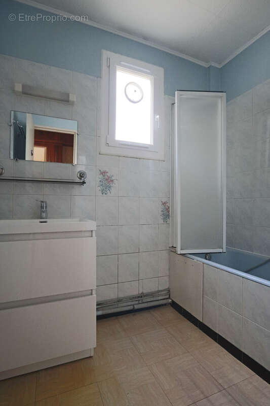 Appartement à LES PAVILLONS-SOUS-BOIS