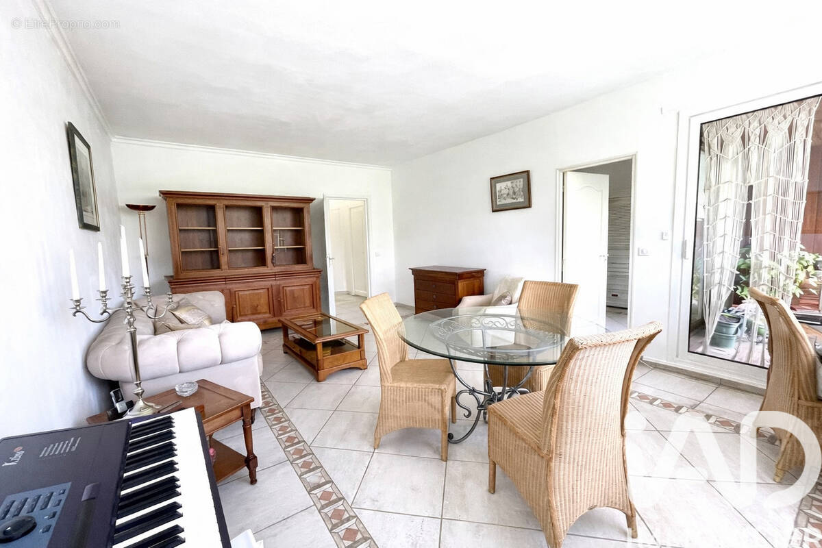 Photo 1 - Appartement à LE COUDRAY-MONTCEAUX