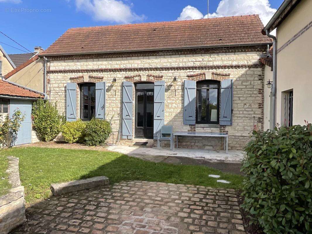 Maison à SAINTE-SAVINE