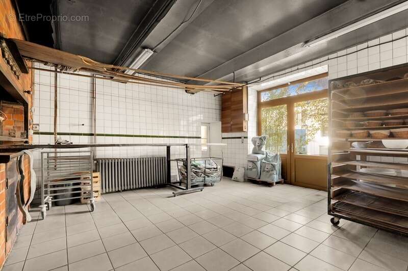 Commerce à L&#039;ISLE-EN-DODON