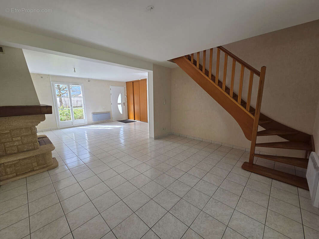 Maison à SURY-PRES-LERE