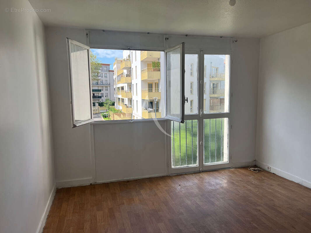 Appartement Aubervilliers 4 pièce(s) 61 m2 - photo 4