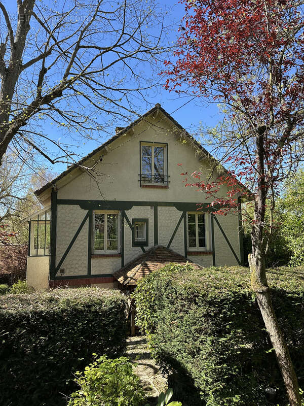 Maison à VAUX-LE-PENIL