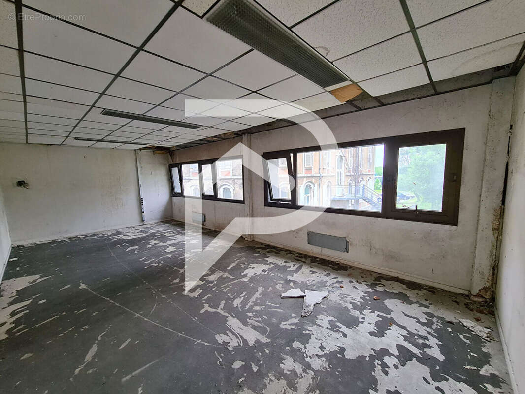 Local commercial à aménager centre Orthez 340 m² - photo 8
