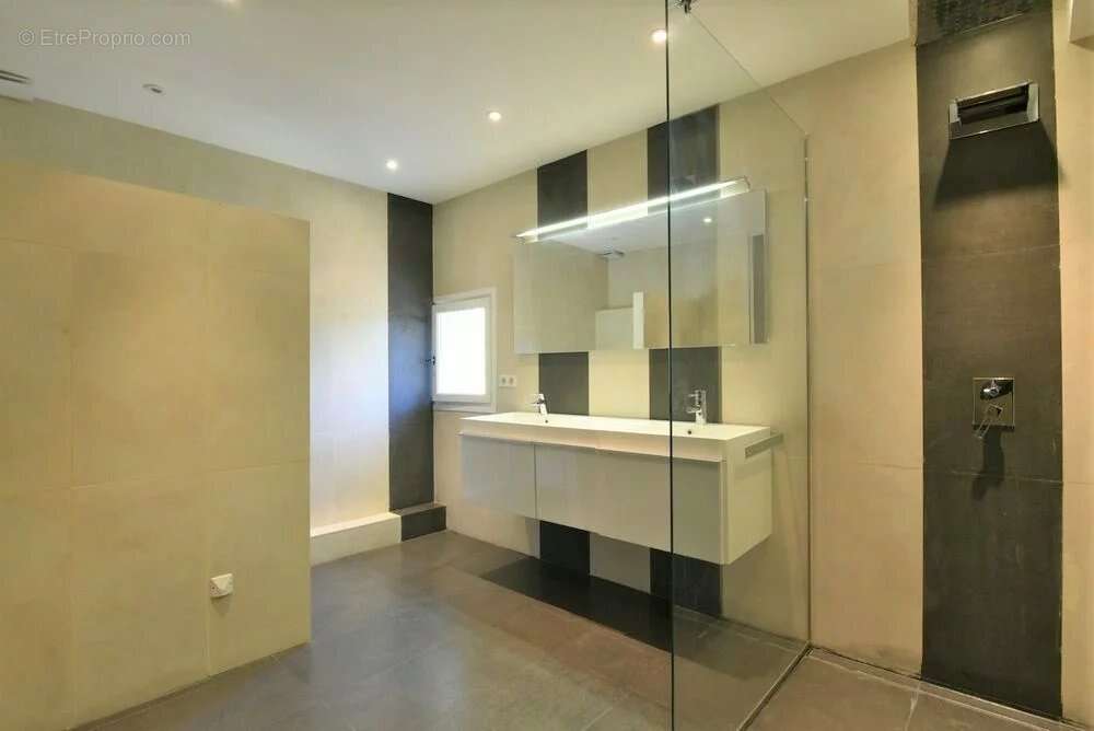 Maison à MONTAUROUX