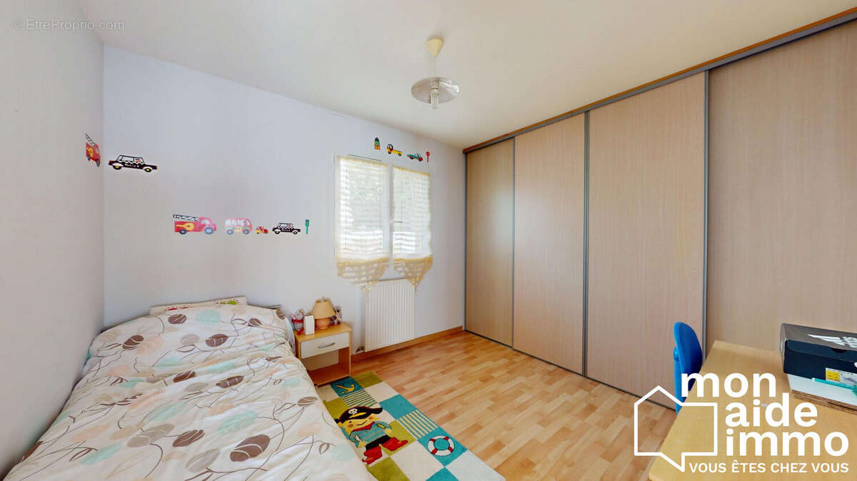 Maison 141 m² à Carignan-De-Bordeaux  - photo 9