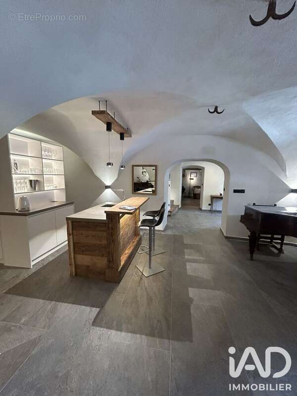 Maison 673 m² à La Salle-Les-Alpes  - photo 2