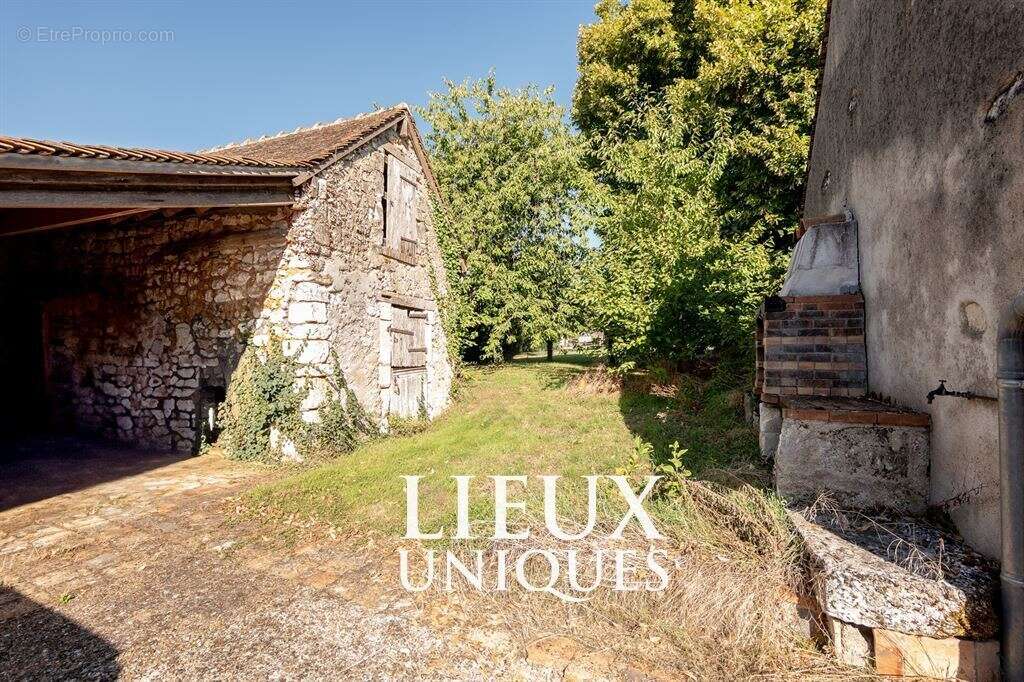 Lieux uniques ® x propriétés privées propose ancien couvent de 173 m² sur un terrain de 1.600 m² - a - photo 5