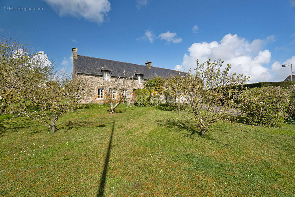 Maison à HIREL