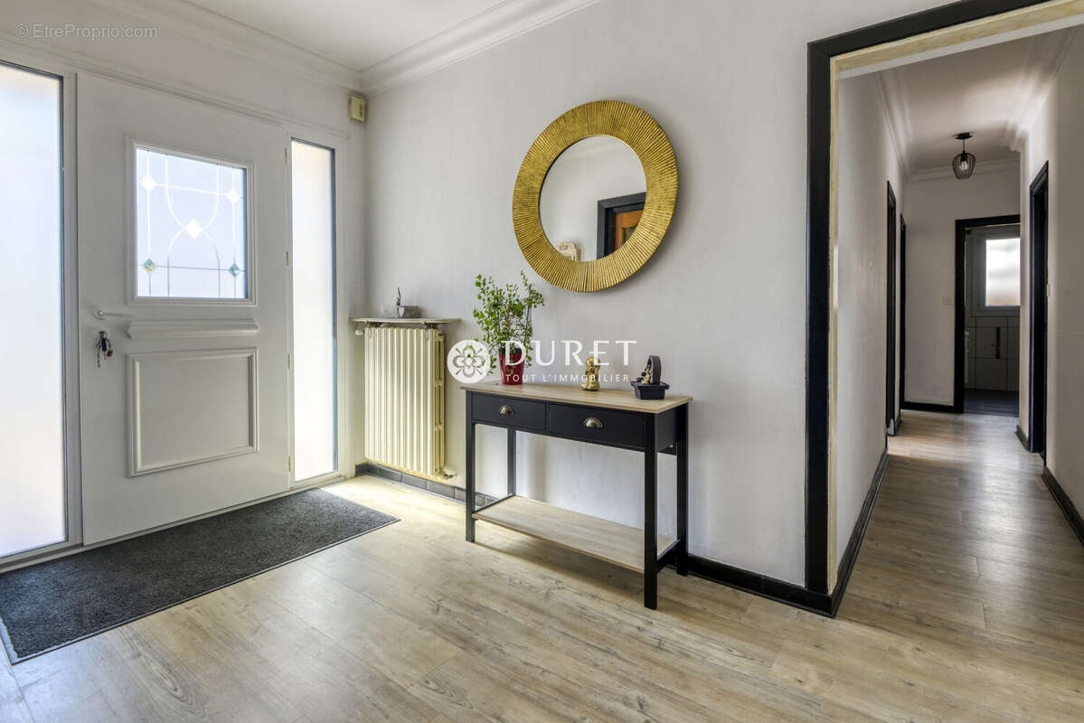 Maison 202 m² à La Copechagniere  - photo 3