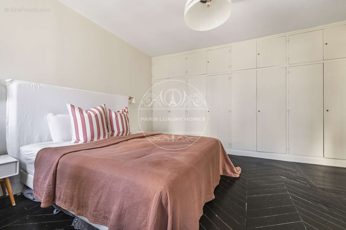 Appartement à PARIS-2E