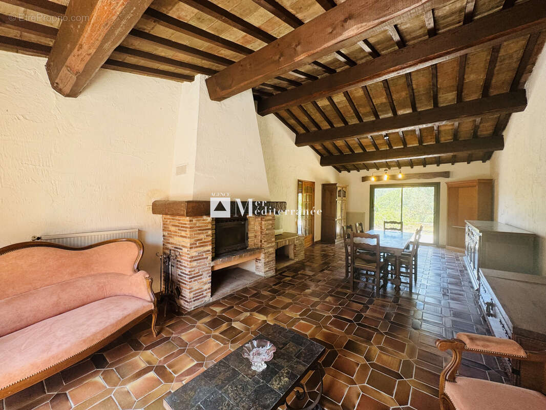 À vendre - propriété de 5,6 hectares, maison de plain-pied + appartement sur la môle (83310) - photo 15