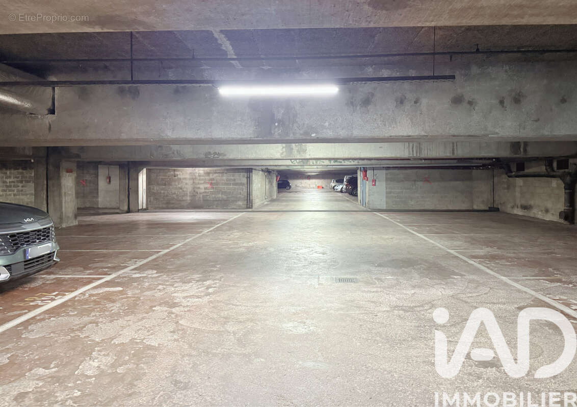 Photo 2 - Parking à PARIS-13E