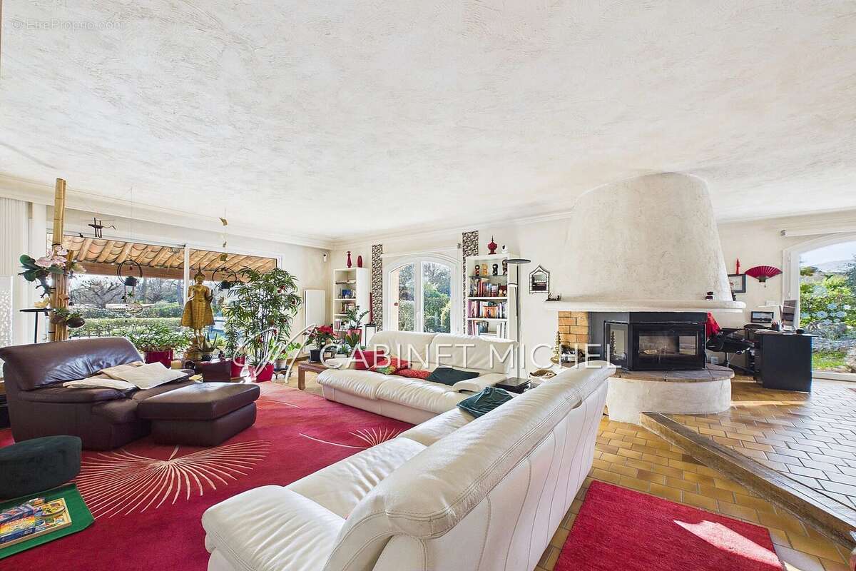 Maison à ROQUEFORT-LES-PINS