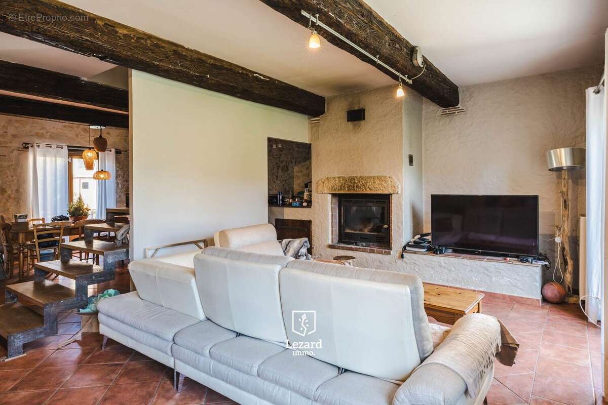 Maison à MAS-SAINTES-PUELLES