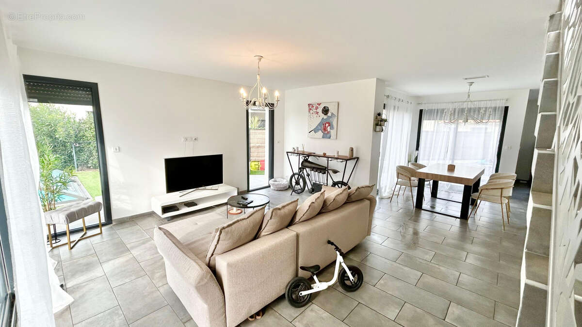 Maison à SAINT-ESTEVE