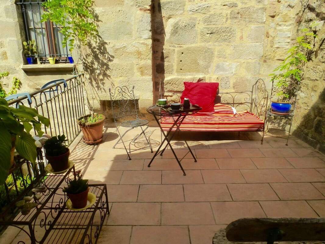 Opportunité dans Centre Historique Maison avec terrasse ... - photo 8