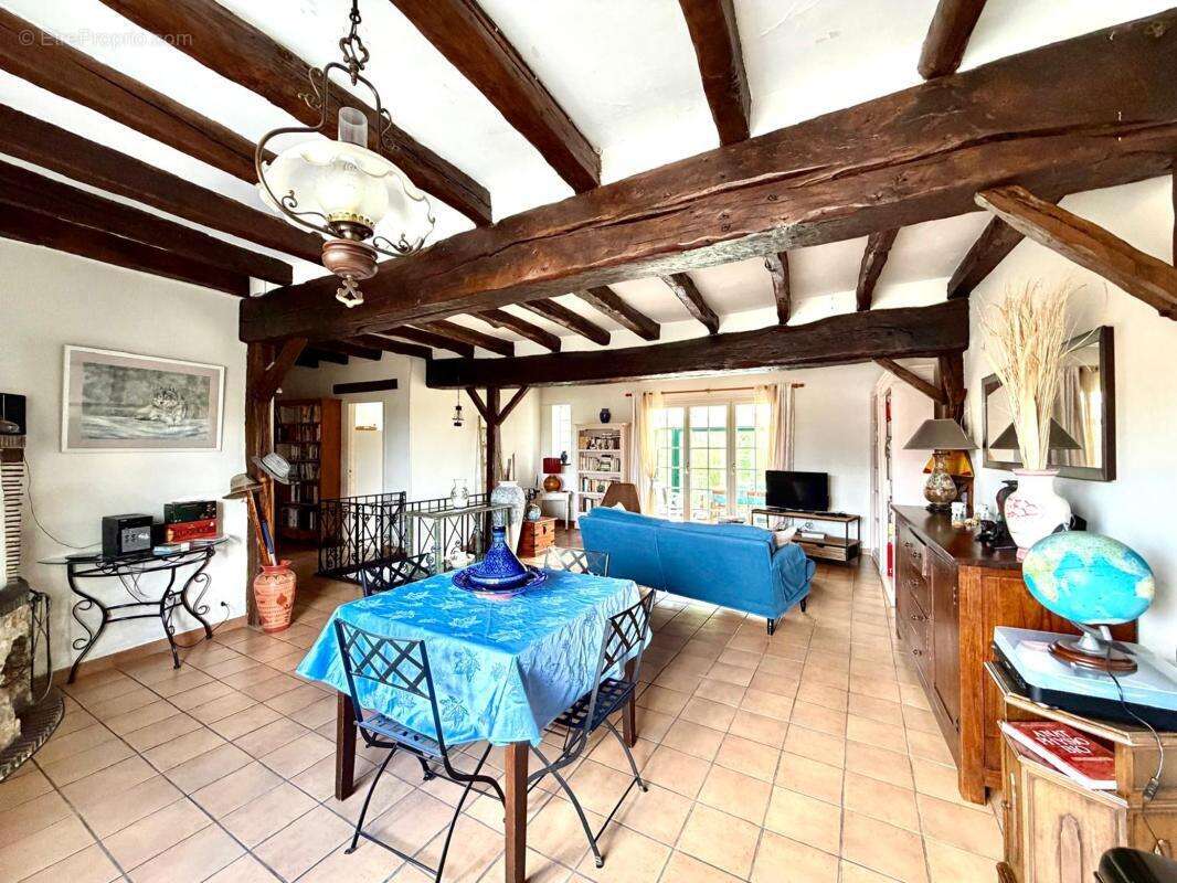 Maison à JUZIERS