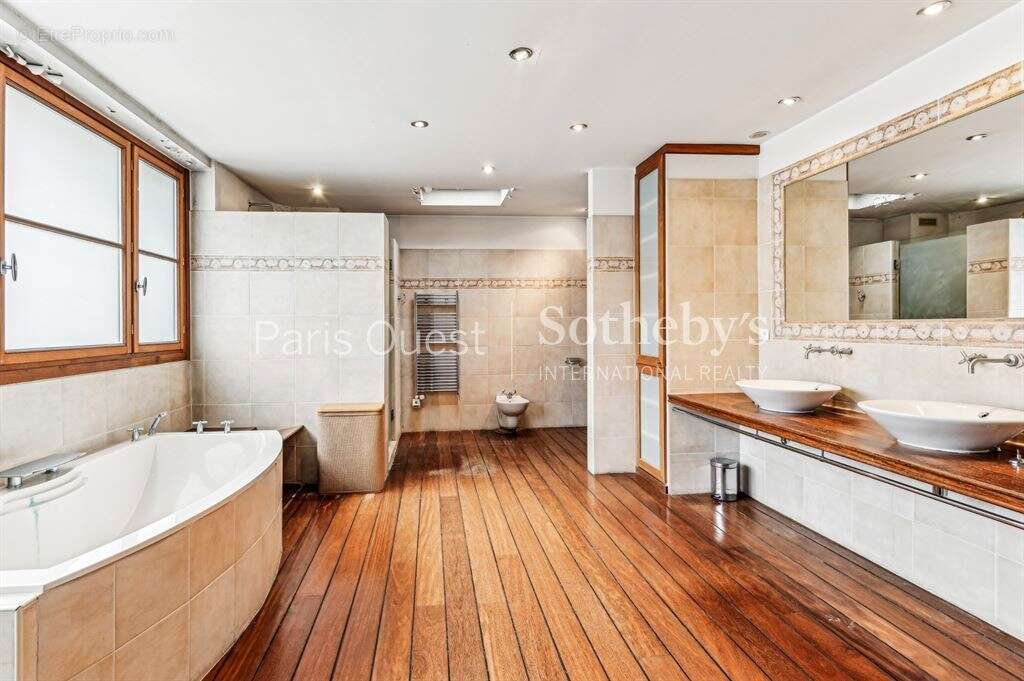 Maison à PARIS-17E