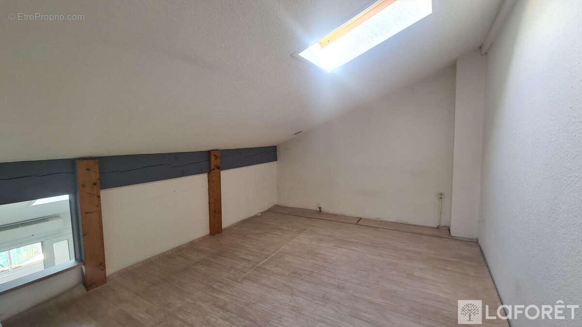 Maison à VIC-LA-GARDIOLE