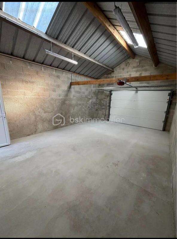 Maison mitoyenne entièrement RÉNOVÉE - photo 2