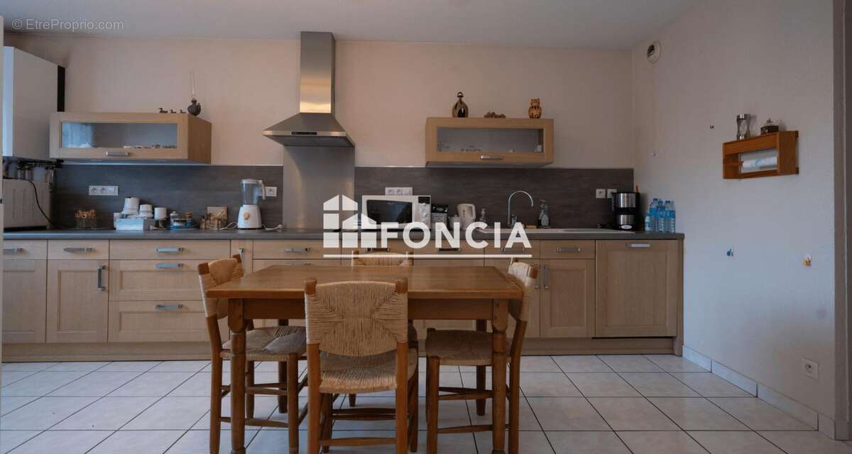 TAIN L'HERMITAGE, place du Taurobole, agréable appartement de 93.55 m2 avec garage - photo 3
