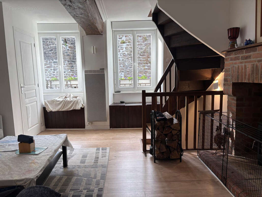 Maison à AMBRIERES-LES-VALLEES