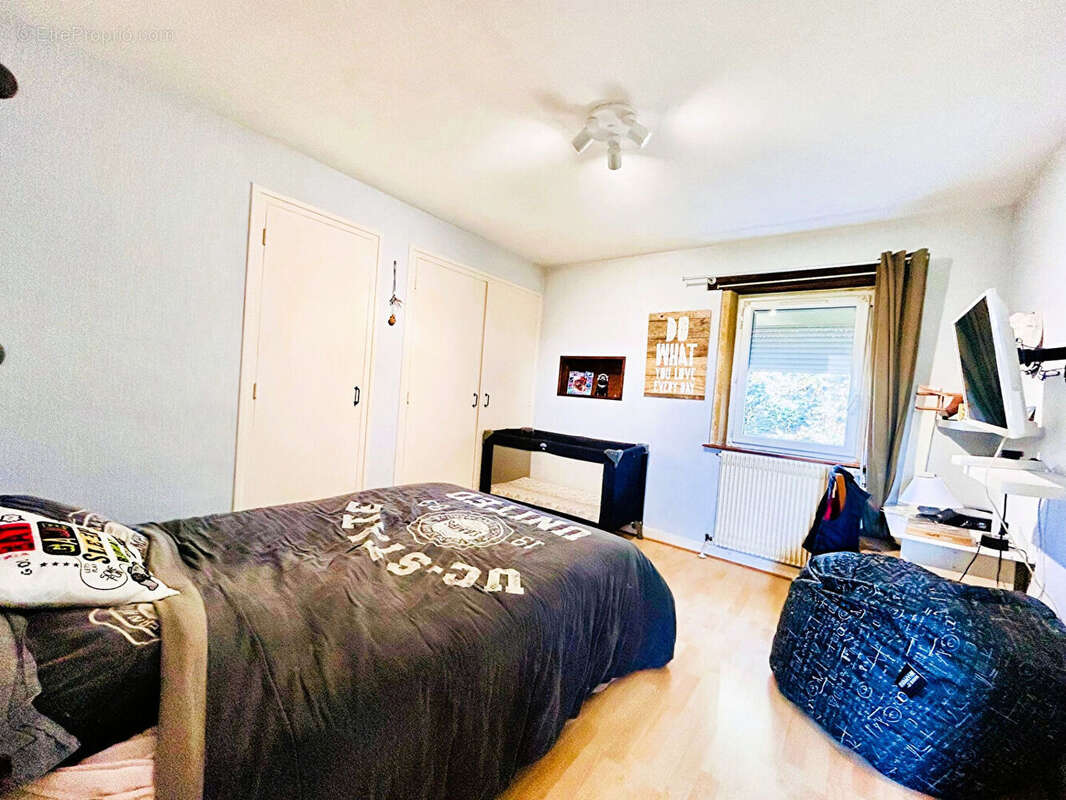 Maison à SAINT-DENIS-DE-CABANNE