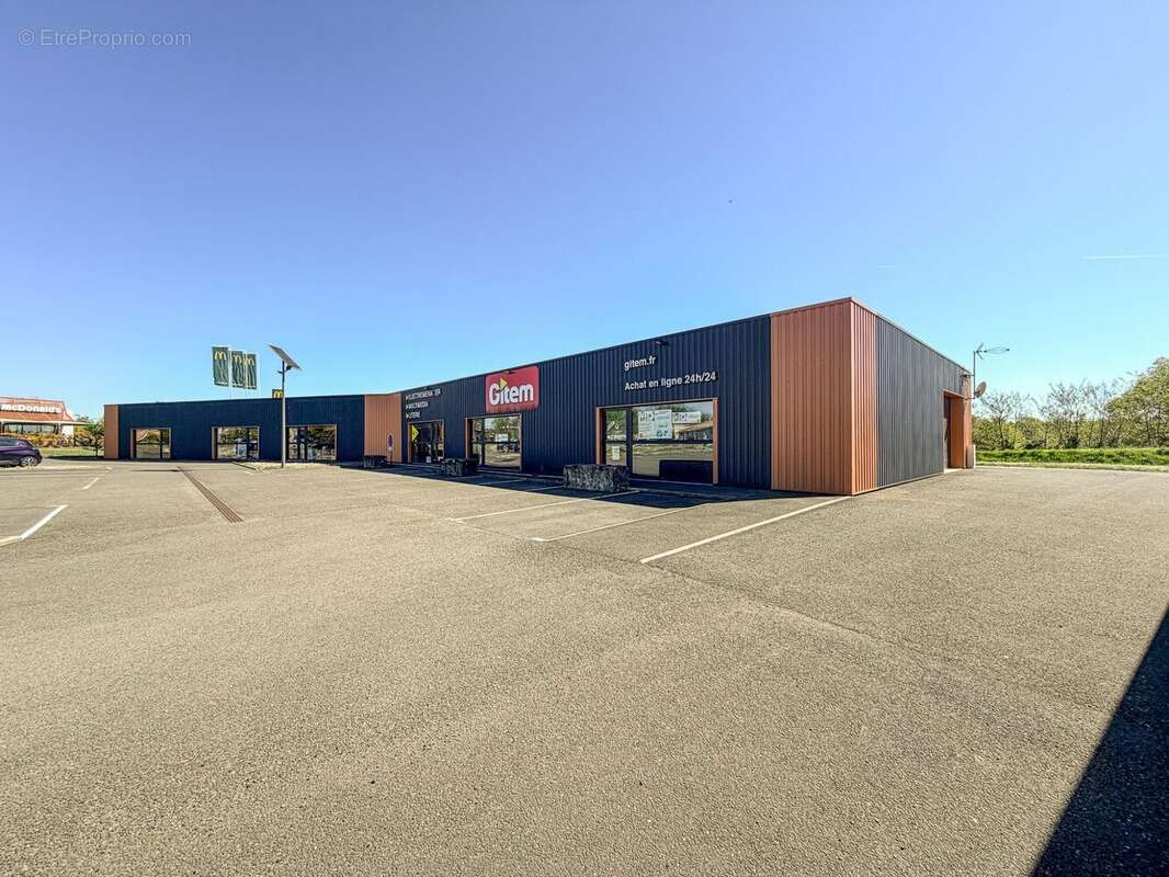 Commerce à CAVIGNAC