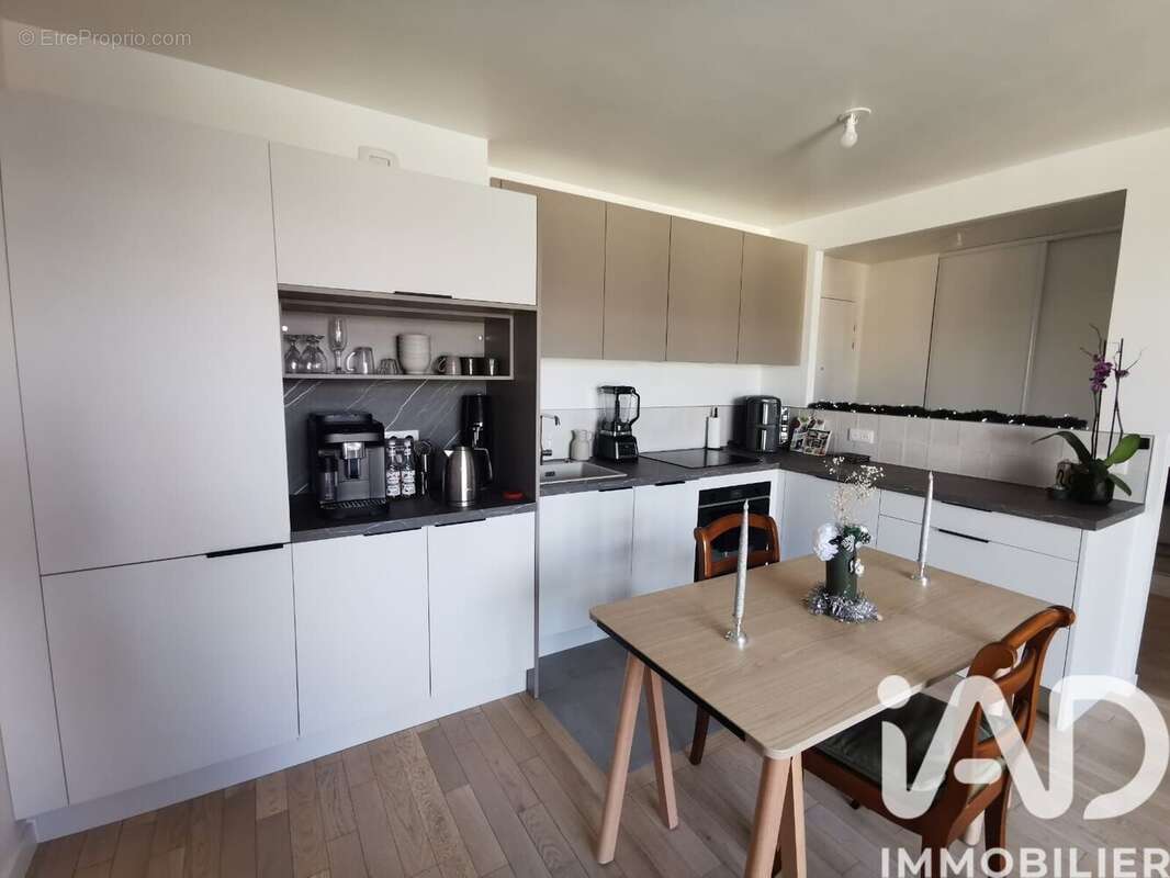 Photo 2 - Appartement à COURBEVOIE