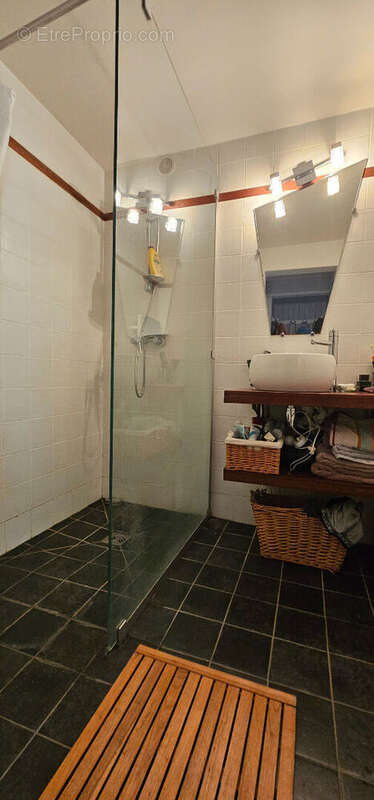 La montagne, en plein bourg, maison en pierre 4 chambres, terrain 345 m² - photo 11