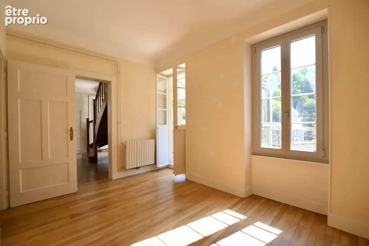 À Avallon, vaste propriété de charme avec parc arboré et potentiel familial ou locatif - photo 15
