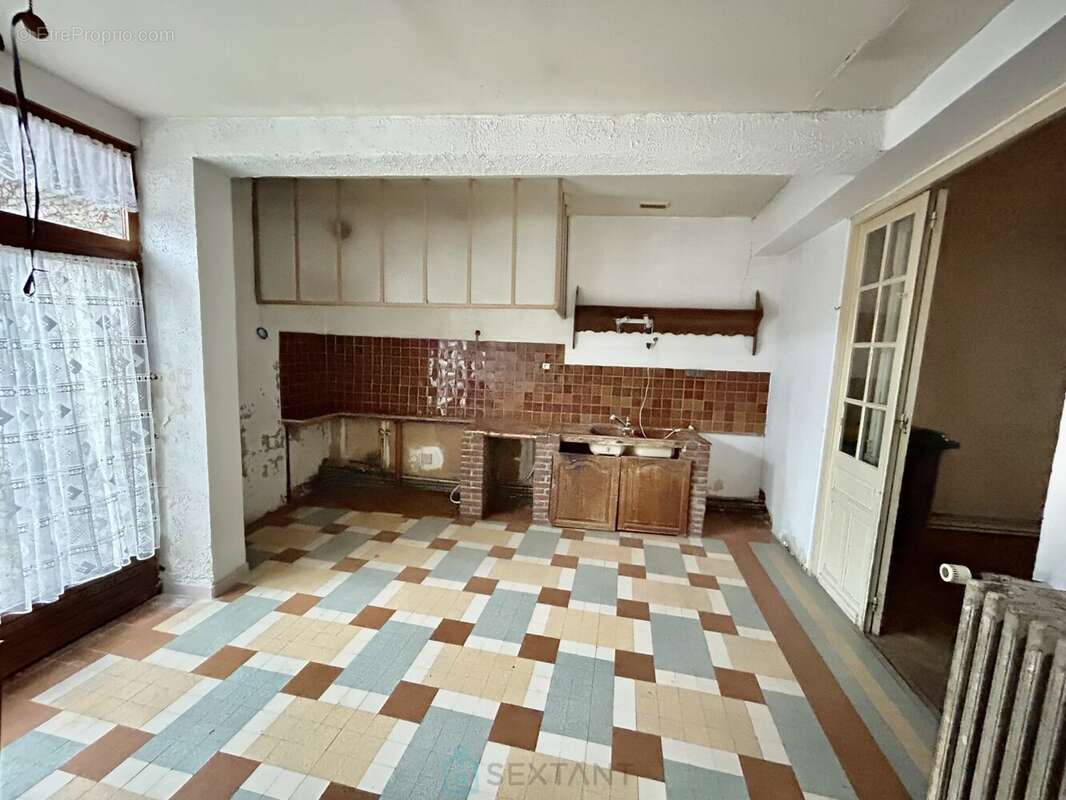 Maison Bourgeoise avec grand jardin à 5 mns de la gare. - photo 5