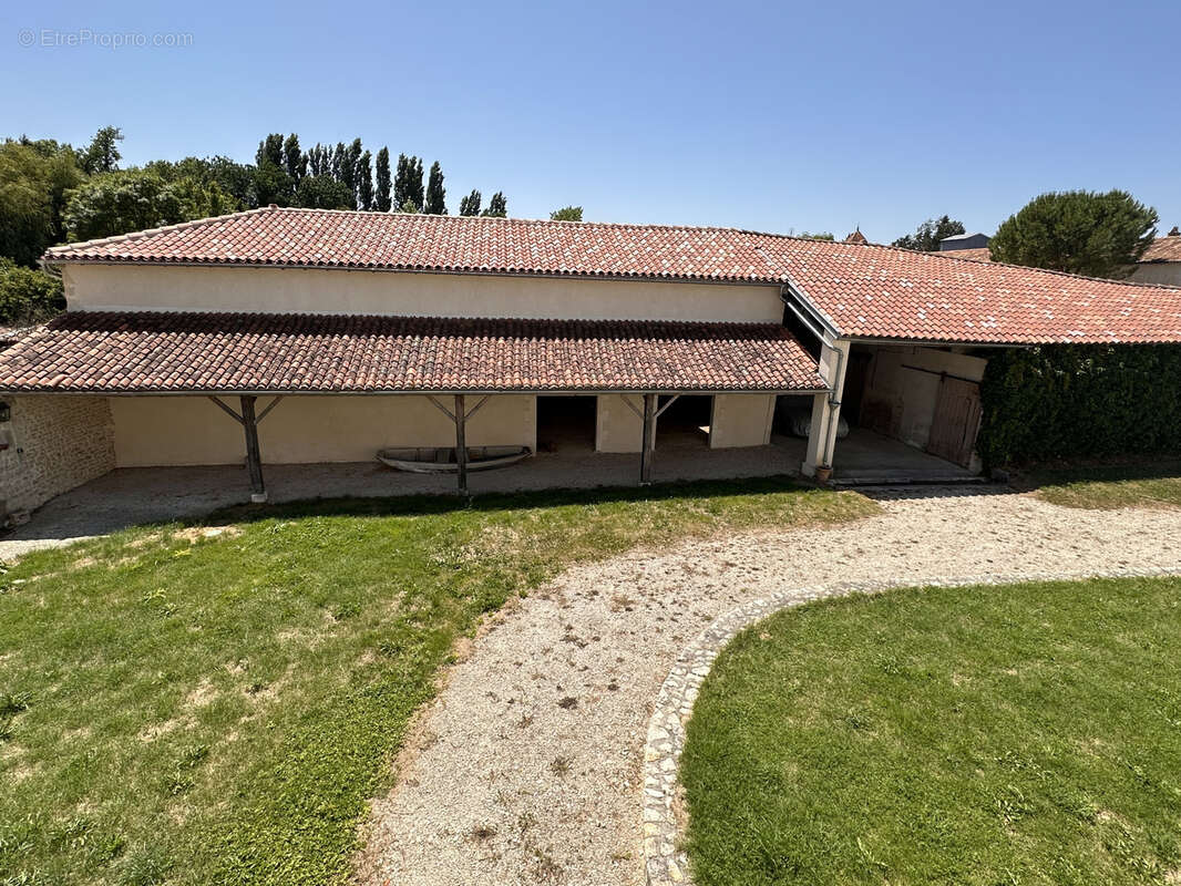 Maison à SAINT-JEAN-D'ANGELY