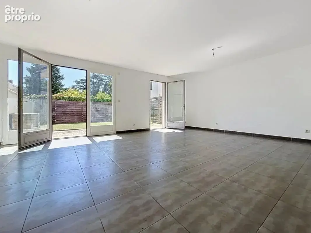 Maison  contemporaine avec terrasse et jardin aux portes de Lyon - photo 2