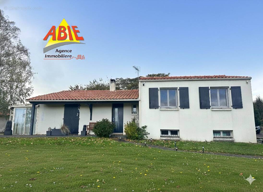 Photo 1 - Maison à SAINT-MARTIN-DE-FRAIGNEAU