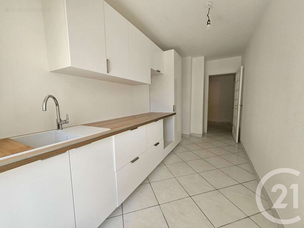 Appartement 80 m² à Saint-Laurent-Du-Var  - photo 5