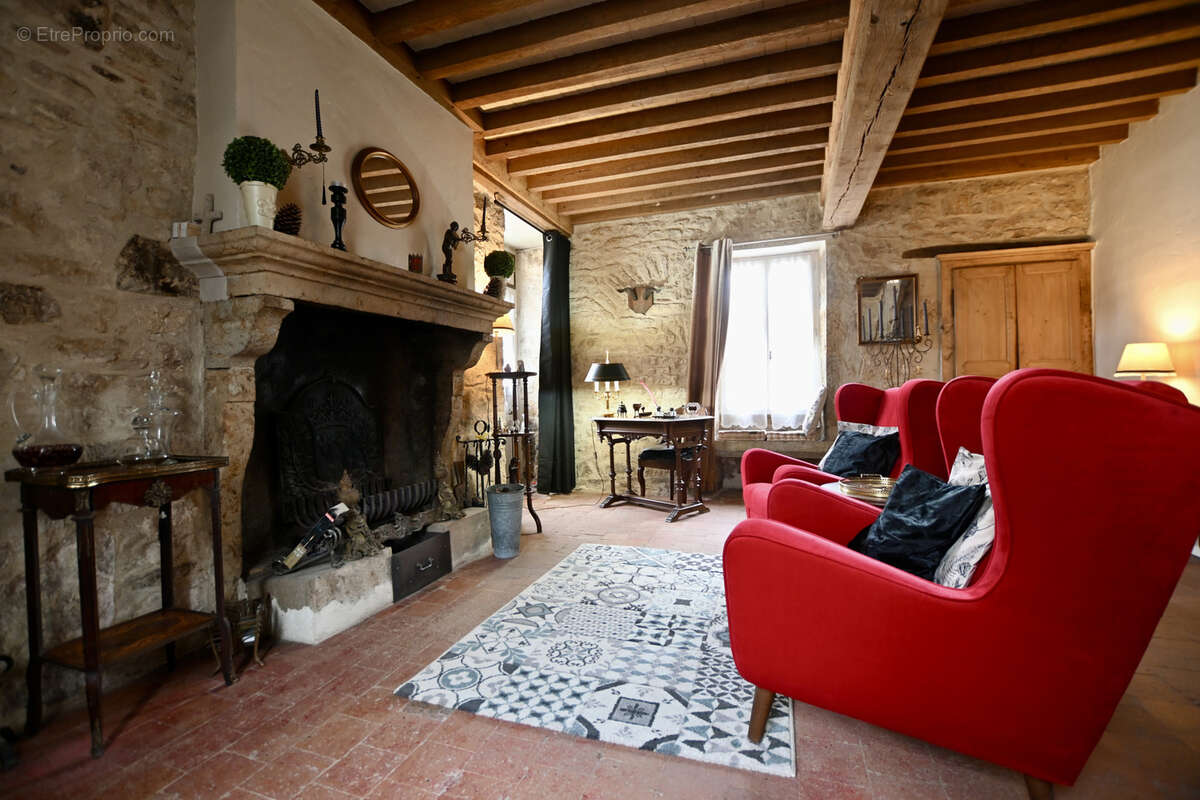 Maison à NEUFFONTAINES