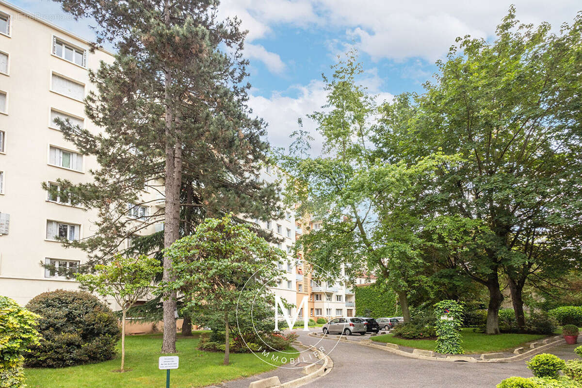Appartement à MONTROUGE