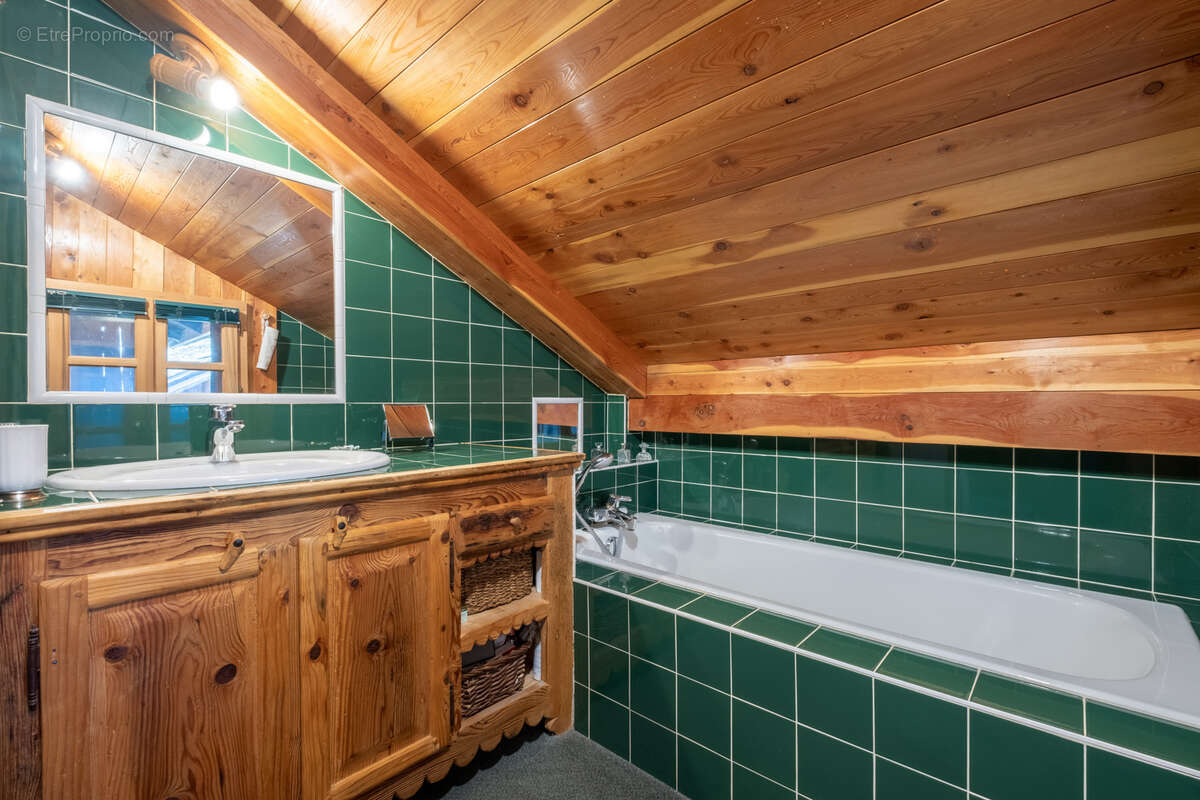 Saint-Gervais-Les-Bains/ Le Gollet - Chalet à rénover  -  L’âme de la montagne : un refuge de caractère aux ra - photo 10