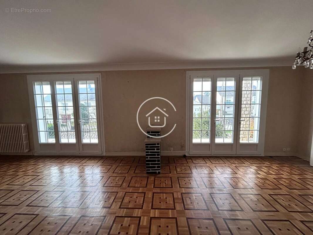 Maison à SAINT-SULPICE-DE-POMMERAY