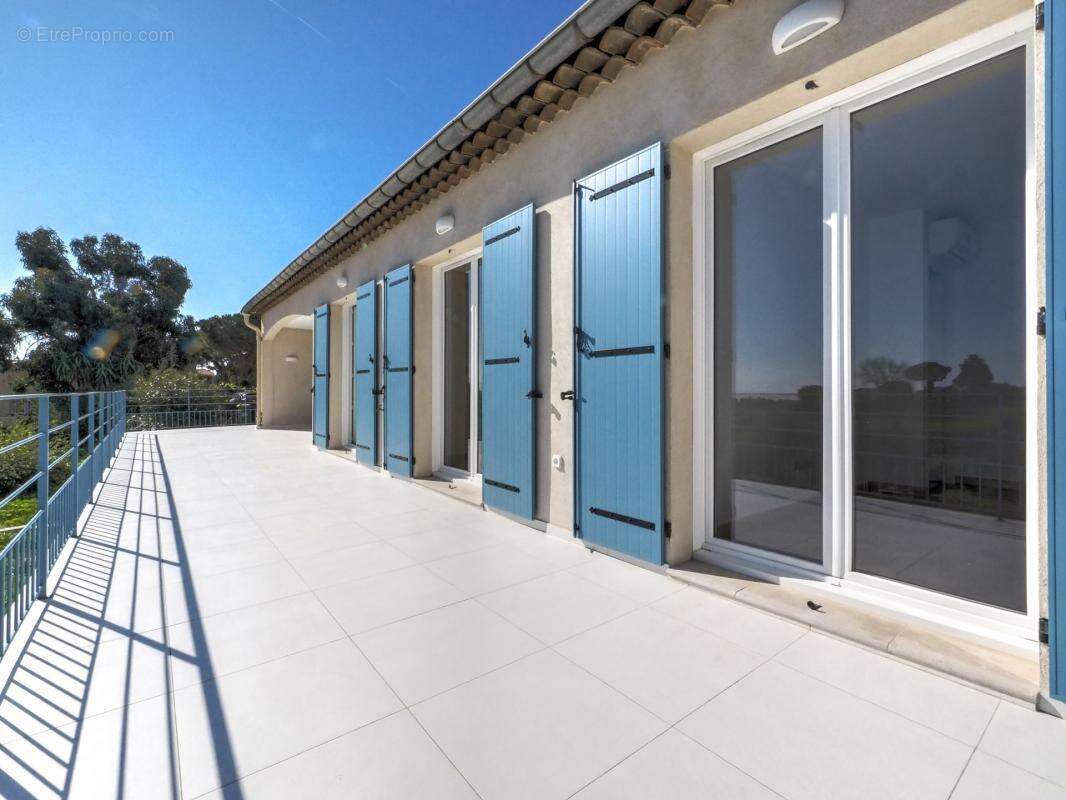 Maison 4 pièces 123 m² avec vue mer, terrasse 80 m² et jardin 900 m² à Saint-Laurent-du-Var - photo 16