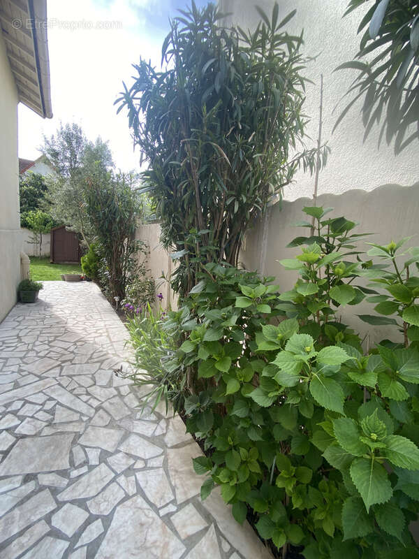 Maison à DEUIL-LA-BARRE