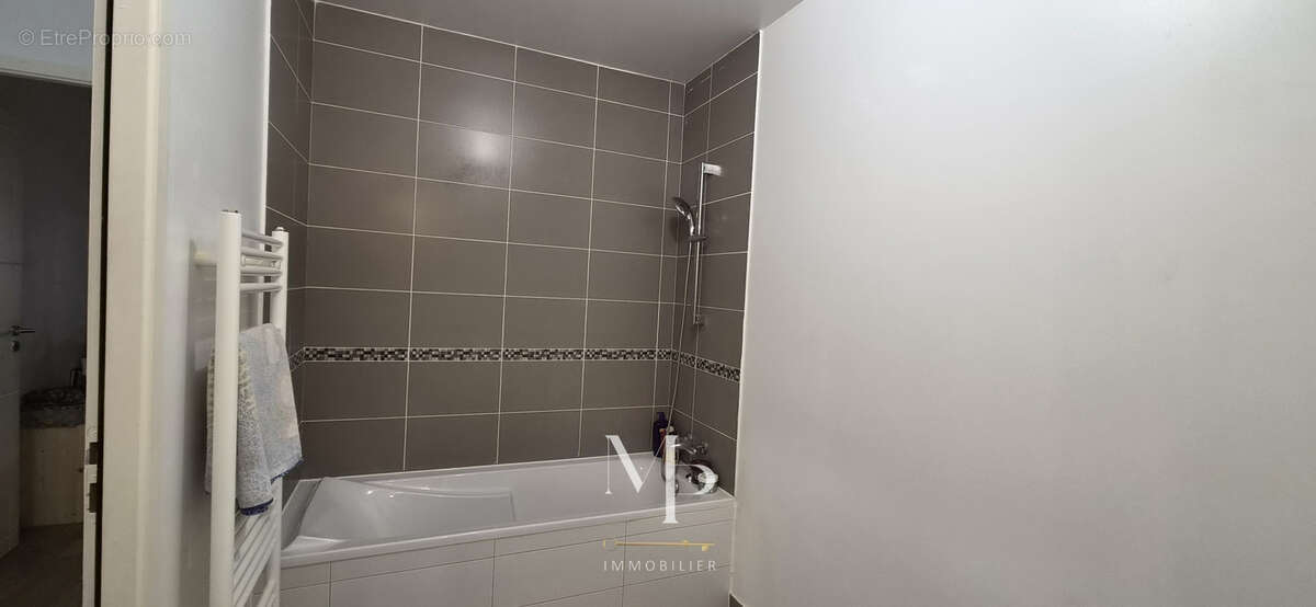 Jolie T3 de 66 m2 dans une résidence sécurisée avec garage - photo 7