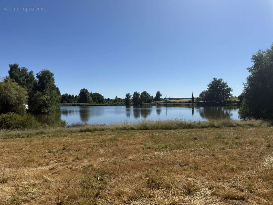 Terrain à BEYSSENAC