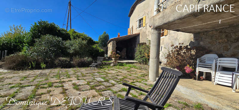 Maison à SAINT-MICHEL-DE-CHABRILLANOUX